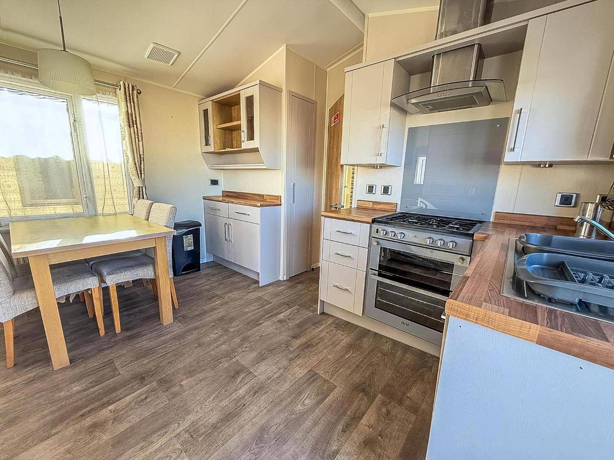 Lovely 6 Berth Caravan At Suffolk Sands Holiday Park Ref 45010Mv Felixstowe Exterior photo