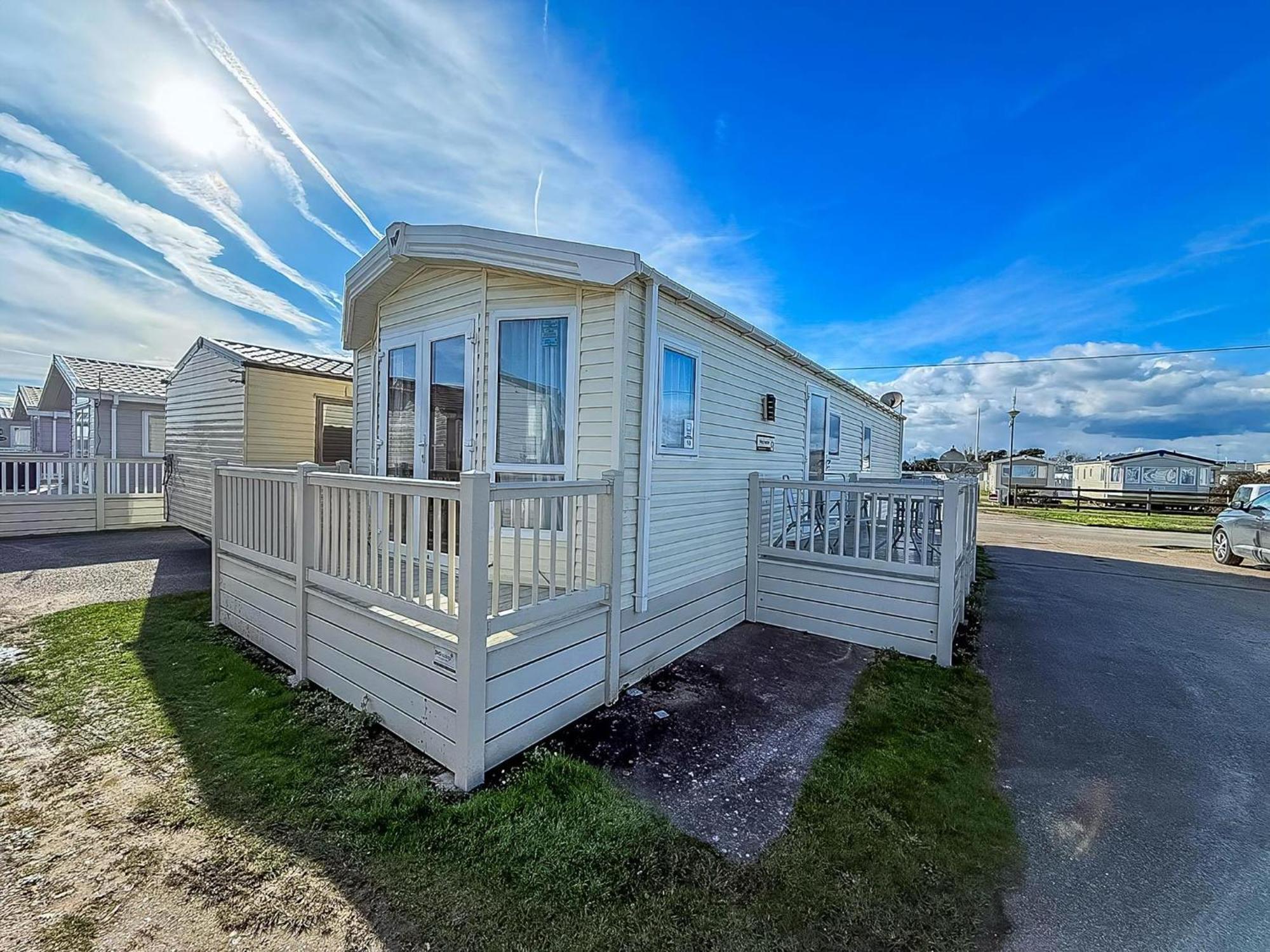 Lovely 6 Berth Caravan At Suffolk Sands Holiday Park Ref 45010Mv Felixstowe Exterior photo